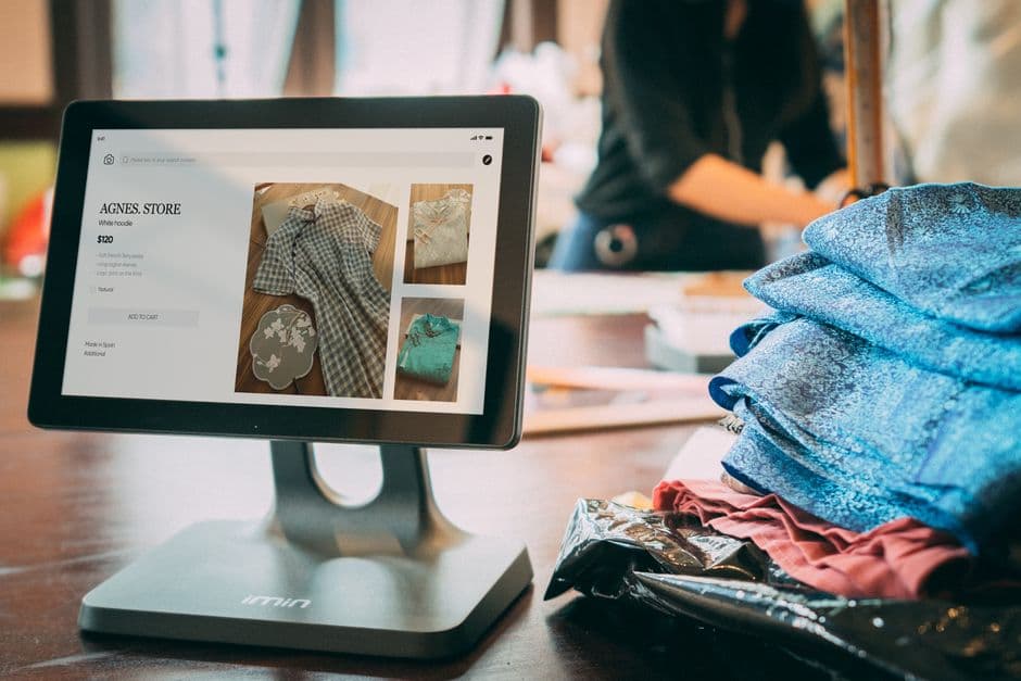 Shopify vs WooCommerce vs custom: which online store is right for you?